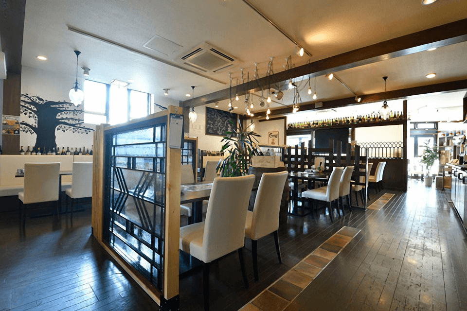 おしゃれで明るい空間と豪快な肉料理で人気店に ぐるなび通信
