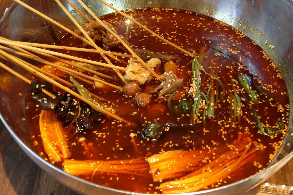 上海発 B級激辛串料理 串串 がブーム 前編 ぐるなび通信