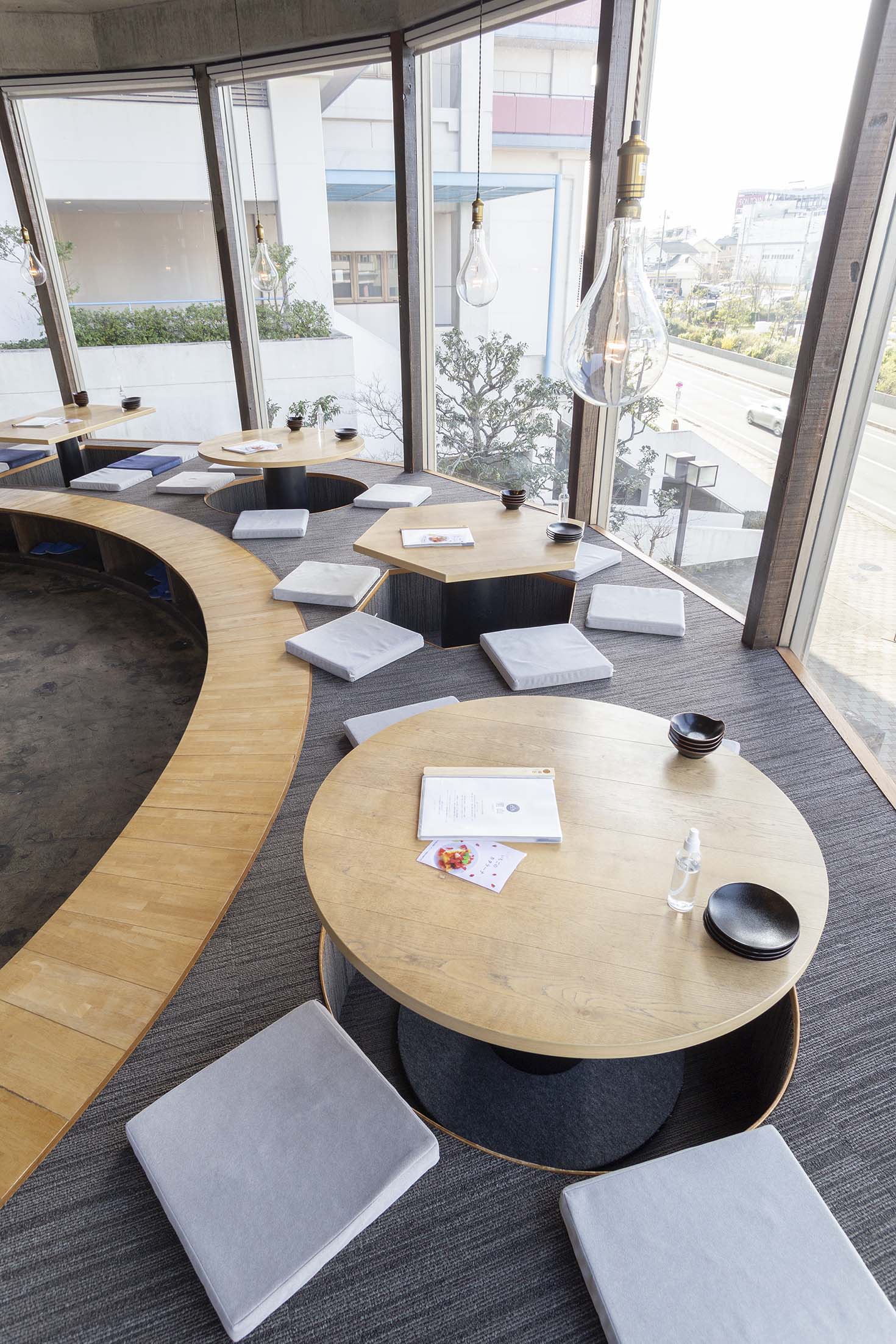 競合分析による差別化戦略と地域密着型店舗の成功事例