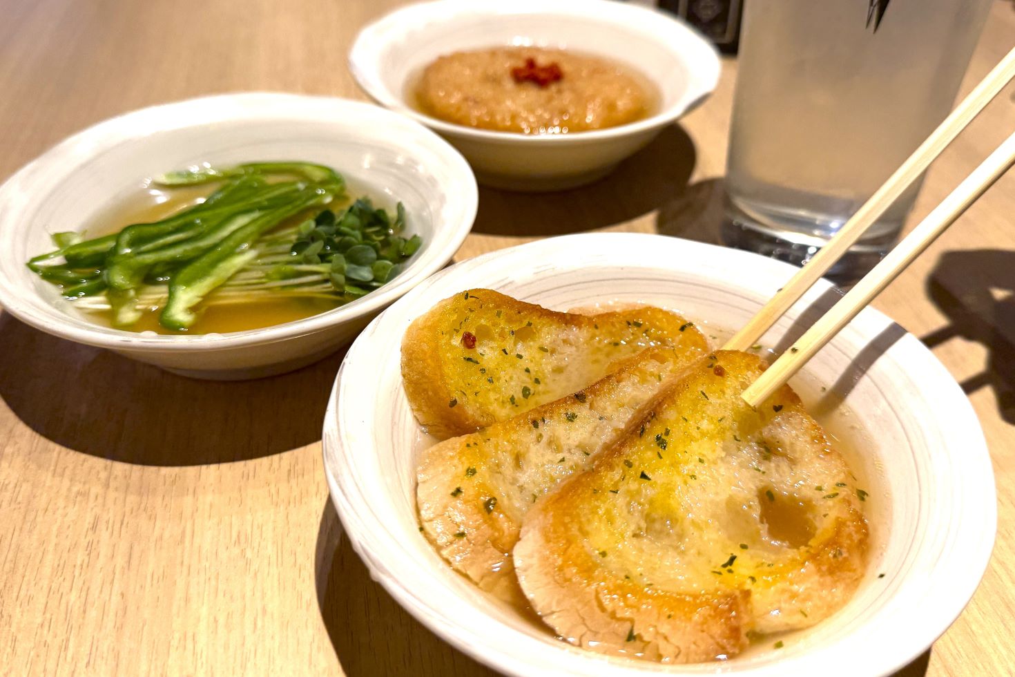 ガーリックトーストのおでん」だなんて！新宿「ちょいおでん」は“普通